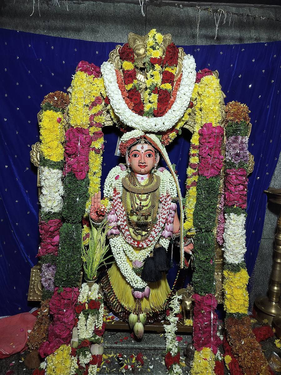 ಗುಮ್ಮಳಾಪುರ ಗೌರಿ ದೇವಿಯ ಅಲಂಕೃತ ಮೂರ್ತಿ