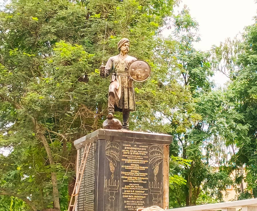 ಮಾಗಡಿ ಪಟ್ಟಣದಲ್ಲಿ ಇರುವ ಕೆಂಪೇಗೌಡ ಪ್ರತಿಮೆ ನೋಟ.