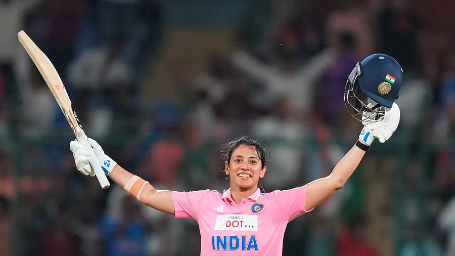 <div class="paragraphs"><p>ಭಾರತ ಮಹಿಳಾ ಕ್ರಿಕೆಟ್ ತಂಡದ ಬ್ಯಾಟರ್ ಸ್ಮೃತಿ ಮಂದಾನ ಅವರು ಶತಕ ಗಳಿಸಿ ಸಂಭ್ರಮಿಸಿದರು</p></div>