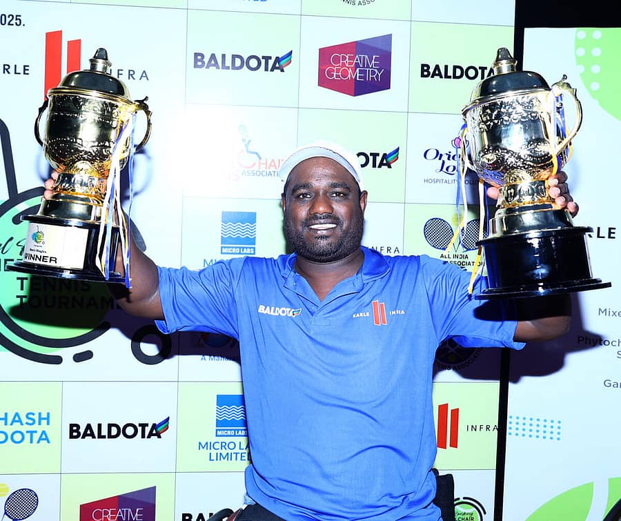 <div class="paragraphs"><p>ರಾಷ್ಟ್ರೀಯ ರ್ಯಾಂಕಿಂಗ್ ವೀಲ್ಚೇರ್ ಟೆನಿಸ್ ಟೂರ್ನಿಯಲ್ಲಿ ಪುರುಷರ ಸಿಂಗಲ್ಸ್ ಪ್ರಶಸ್ತಿ ವಿಜೇತ ಶೇಖರ್ ವೀರಸ್ವಾಮಿ</p></div>