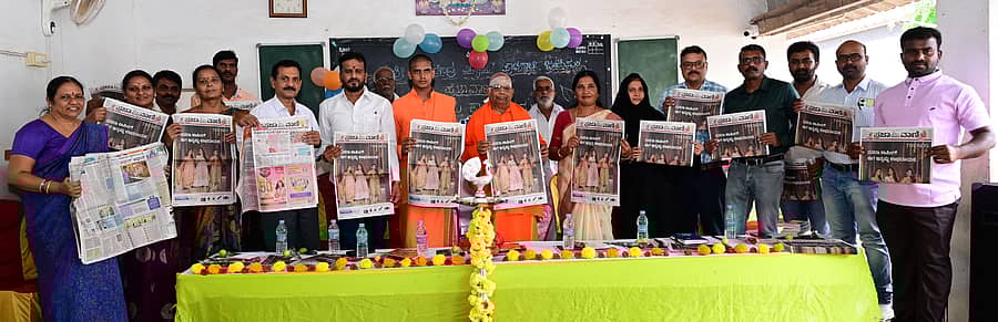 ಜಯಪುರದ ಶ್ರೀರಾಘವೇಂದ್ರ ವಿದ್ಯಾಪೀಠ ಪ್ರೌಢಶಾಲೆಯಲ್ಲಿ ಶನಿವಾರ ಏರ್ಪಡಿಸಿದ್ದ ‘ಪ್ರಜಾವಾಣಿ ಓದು’ ಕಾರ್ಯಕ್ರಮದಲ್ಲಿ ಗಣ್ಯರು ಪತ್ರಿಕೆಯನ್ನು ಪ್ರದರ್ಶಿಸಿದರು