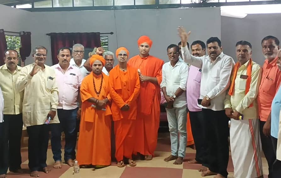 ಮಂಡ್ಯ ನಗರದ ವೀರಶೈವ ವಿದ್ಯಾರ್ಥಿನಿಲಯದಲ್ಲಿ ಕರೆಯಲಾಗಿದ್ದ ಬಸವ ಸಂಸ್ಕೃತಿ ಅಭಿಯಾನದ ಪೂರ್ವಭಾವಿ ಸಭೆಯಲ್ಲಿ ಬೇಬಿಬೆಟ್ಟದ ಶ್ರೀರಾಮಯೋಗೀಶ್ವರ ಮಠದ ಶಿವಬಸವ ಸ್ವಾಮೀಜಿ ಅವರು ಮಾತನಾಡಿದರು