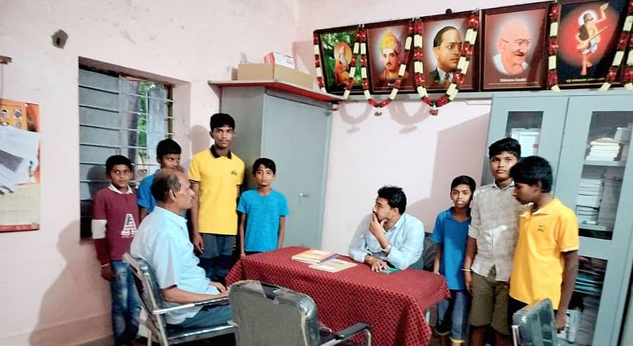 ಚೇಳೂರು ತಾಲ್ಲೂಕು ಹಿಂದುಳಿದ ವರ್ಗಗಳ ಕಲ್ಯಾಣ ಇಲಾಖೆ ಅಧಿಕಾರಿ ಸಕ್ಪಾಲ್ ಚಿಲಕಲನೇರ್ಪು ಹಾಸ್ಟೆಲ್ಗೆ ಭೇಟಿ ನೀಡಿ ವಿದ್ಯಾರ್ಥಿಗಳಿಂದ ಮಾಹಿತಿ ಪಡೆದರು