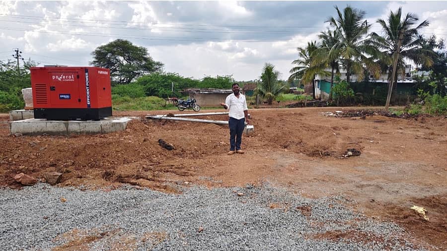 ಶಿರಹಟ್ಟಿ ಪಟ್ಟಣದಲ್ಲಿ ಪಂಚಾಯಿತಿಯ ಪರವಾನಗಿ ಪಡೆಯದೆ ನಿರ್ಮಾಣವಾಗುತ್ತಿರುವ ಮೊಬೈಲ್ ಟವರ್‌ 