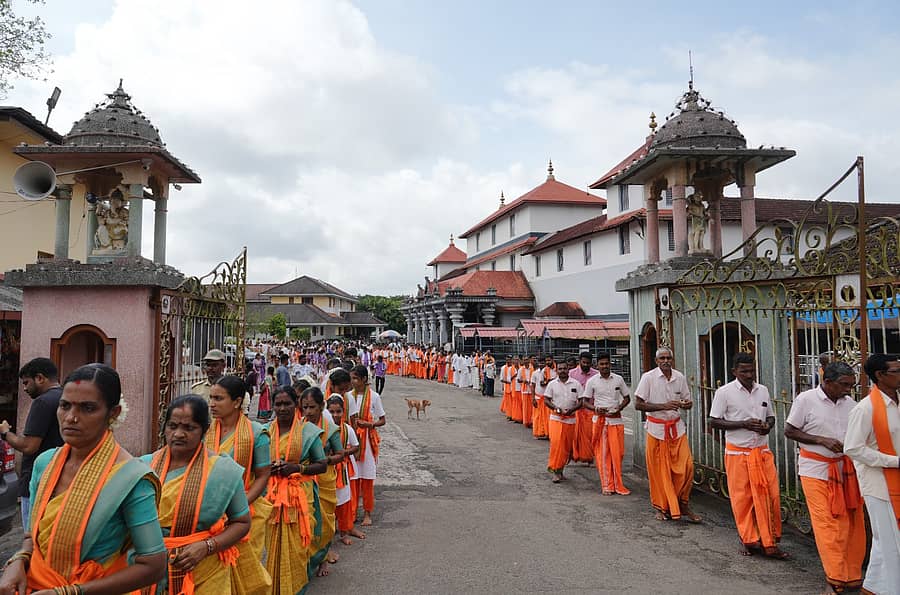 ಮೆರವಣಿಗೆ ನಡೆಯಿತು