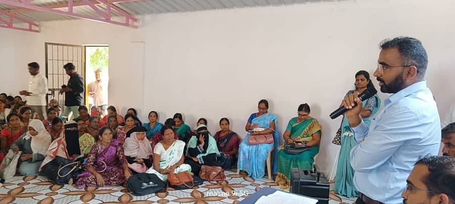 ಸಿರವಾರದಲ್ಲಿ ನಡೆದ ಕಾರ್ಯಾಗಾರದಲ್ಲಿ ಉಪವಿಭಾಗಾಧಿಕಾರಿ ಗಜಾನನ ಬಾಳೆ ಮಾತನಾಡಿದರು