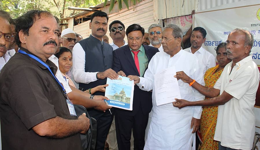 ಬಾಗಲಕೋಟೆಯಲ್ಲಿ ಸೋಮವಾರ ಸಾಮಾಜಿಕ, ಶೈಕ್ಷಣಿಕ ಗಣತಿಗೆ ಶಾಸಕ ಎಚ್‌.ವೈ. ಮೇಟಿ ಚಾಲನೆ ನೀಡಿದರು