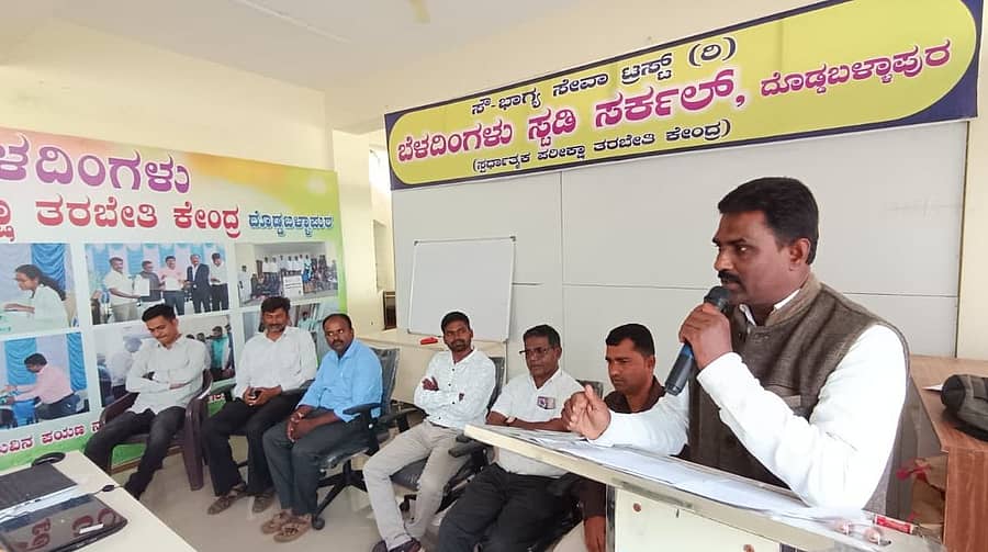 ದೊಡ್ಡಬಳ್ಳಾಪುರದಲ್ಲಿ ಬೆಳದಿಂಗಳು ಸ್ಟಡಿ ಸರ್ಕಲ್ ಕಾರ್ಯಕ್ರಮದಲ್ಲಿ ಸಂಯೋಜಕ ಮಾಳವ ನಾರಾಯಣ್ ಮಾತನಾಡಿದರು