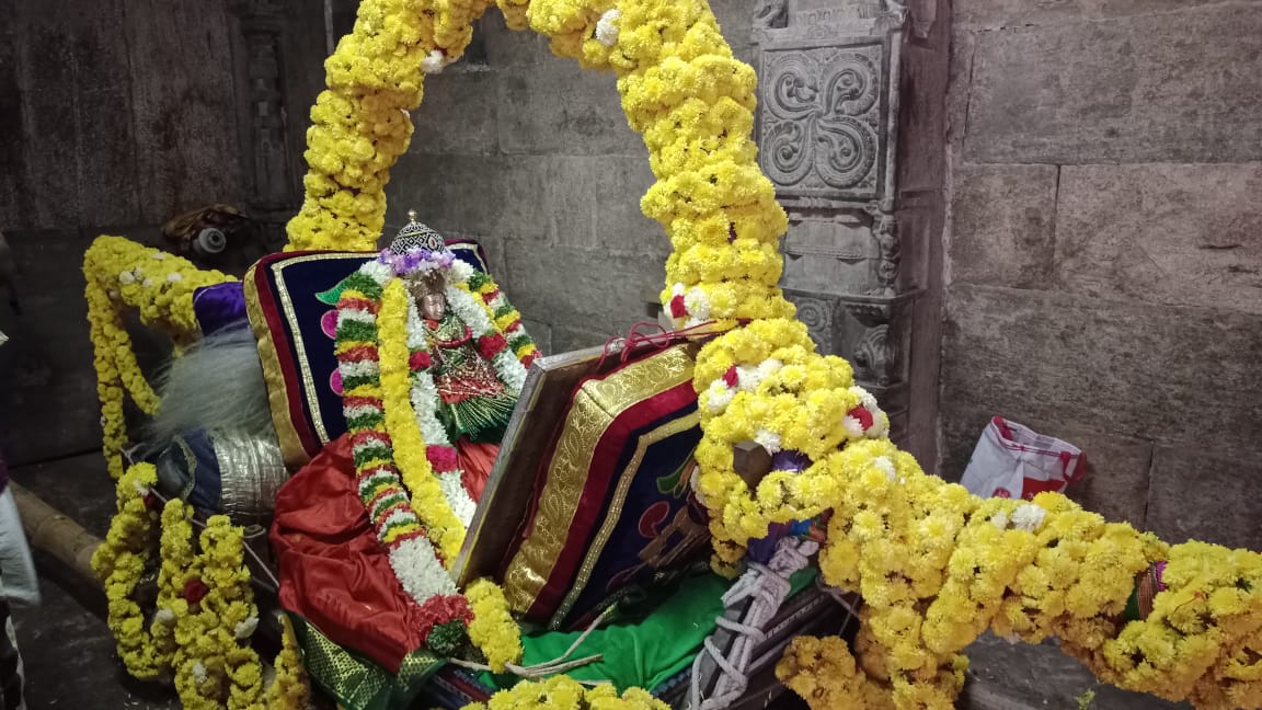 ನವರಾತ್ರಿ ಉತ್ಸವದ ಹಿನ್ನಲೆ ದೇವಿ ಪಲ್ಲಕಿ ಉತ್ಸವ ನಡೆಯಿತು.