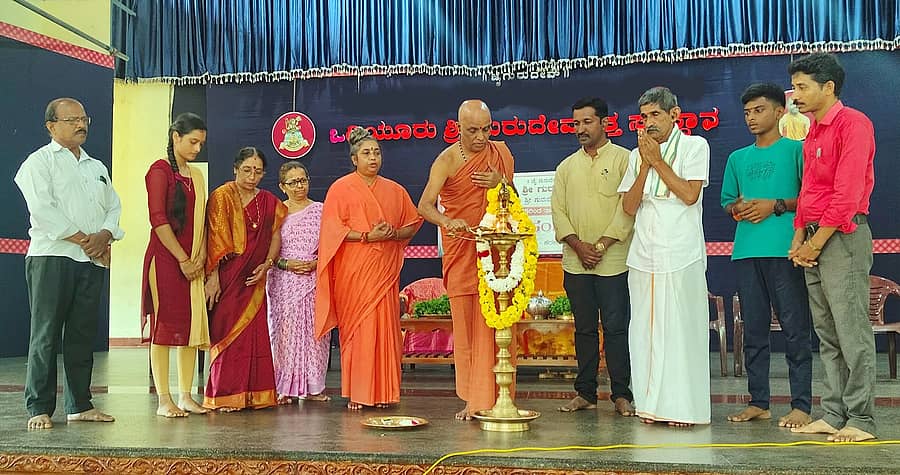 ಒಡಿಯೂರು ಶ್ರೀಗುರುದೇವದತ್ತ ಸಂಸ್ಥಾನದ ರಾಜಾಂಗಣದಲ್ಲಿ 6ನೇ ತರಗತಿಯಿಂದ 10ನೇ ತರಗತಿಯವರೆಗಿನ ಮಕ್ಕಳಿಗೆ ನಡೆದ ಶರದೃತು ಸಂಸ್ಕಾರ ಶಿಬಿರವನ್ನು ಗುರುದೇವಾನಂದ ಸ್ವಾಮೀಜಿ ಉದ್ಘಾಟಿಸಿದರು