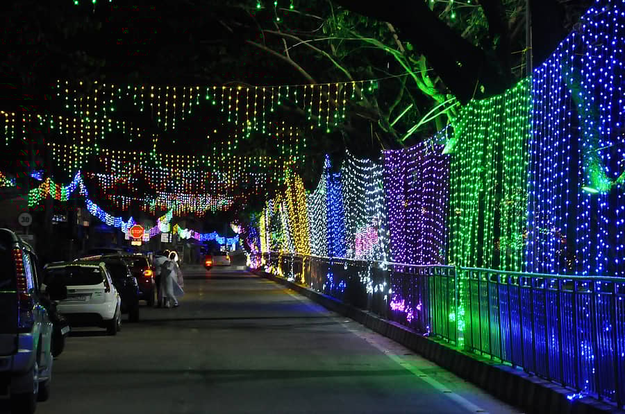ತುಮಕೂರಿನ ರಾಧಾಕೃಷ್ಣ ರಸ್ತೆಯ ವಿದ್ಯುತ್ ದೀಪಾಲಂಕಾರ
–ಚಿತ್ರಗಳು: ಚಂದನ್