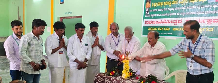 ಗುಂಡ್ಲುಪೇಟೆ ಪಟ್ಟಣದ ಶನೇಶ್ಚರ ದೇವಾಲಯ ಸಮುದಾಯ ಭವನದಲ್ಲಿ ನವಜೀವನ ತಾಲ್ಲೂಕು ಸಮಿತಿ ಸದಸ್ಯರ ನವ ಜೀವನೋತ್ಸವ ಕಾರ್ಯಕ್ರಮ ನಡೆಯಿತು