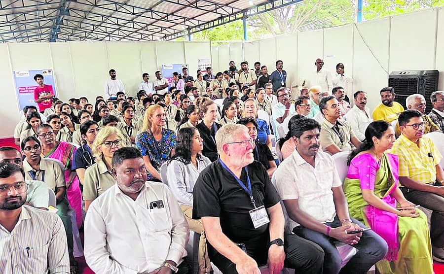 <div class="paragraphs"><p>ಹೃದಯ ತಪಾಸಣೆ ಶಿಬಿರದಲ್ಲಿ ಭಾಗವಹಿಸಿದ್ದ ಸಾರ್ವಜನಿಕರು</p></div>