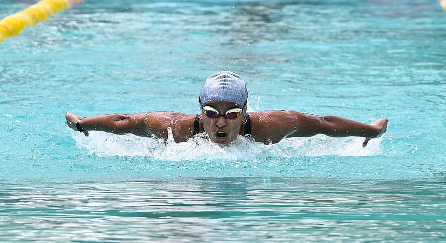 ಮಹಿಳೆಯರ 100 ಬಟರ್‌ಫ್ಲೈ ಸ್ಪರ್ಧೆಯಲ್ಲಿ ಅಗ್ರ ಸ್ಥಾನ ಪಡೆದ ಬೆಂಗಳೂರಿನ ವಿ. ಹಿತೈಷಿ – ಪ್ರಜಾವಾಣಿ ಚಿತ್ರ : ಅನೂಪ್ ರಾಘ್. ಟಿ.