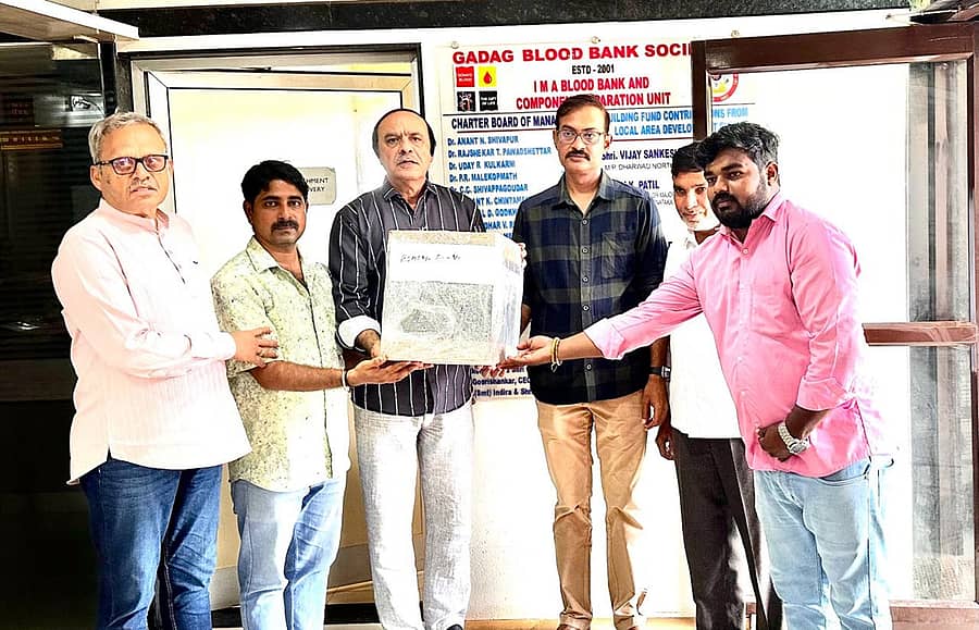 ರಕ್ತ ಘಟಕವನ್ನು ಕೋಲ್ಡ್ ಚೈನ್ ಬಾಕ್ಸ್‌ನಲ್ಲಿ ಪ್ಯಾಕ್ ಮಾಡಿ ಬೆಂಗಳೂರು ಮೂಲಕ ಸೂರತ್‌ಗೆ ಕಳುಹಿಸಲಾಗಿದೆ 