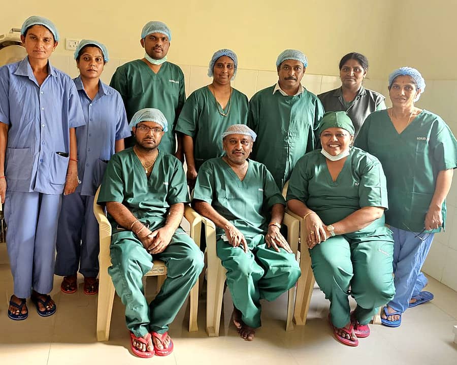 ಕಿಕ್ಕೇರಿ ಸಮುದಾಯ ಆರೋಗ್ಯ ಕೇಂದ್ರದಲ್ಲಿ ಸೋಮವಾರ ಪ್ರಥಮ ಬಾರಿಗೆ ಗರ್ಭಿಣಿಯರಿಗೆ ಶಸ್ತ್ರಚಿಕಿತ್ಸೆ ನಡೆಸಿ ಹೆರಿಗೆ ಮಾಡಿಸಿದ ಡಾ ಸೌಜನ್ಯ ಎಸ್. ವಲ್ಕೆ, ಡಾ. ಚಂದನ್, ಡಾ. ತ್ಯಾಗರಾಜ್ ಹಾಗೂ ಆರೋಗ್ಯ ಸಿಬ್ಬಂದಿ ತಂಡ