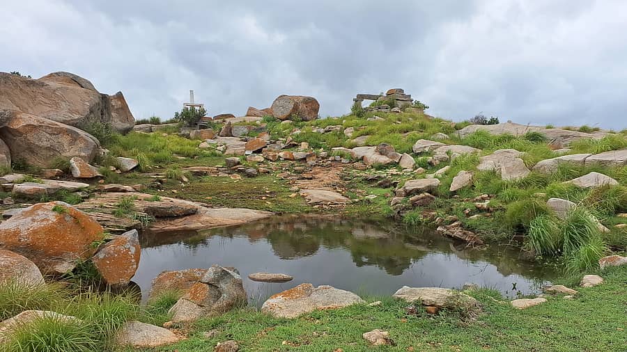 ಮುಳಬಾಗಿಲು ನಗರದ ಹೊರವಲಯದ ಬಳಿ ಇರುವ ರಮಣೀಯ ಹಂಚುಕಲ್ಲು ಬೆಟ್ಟ