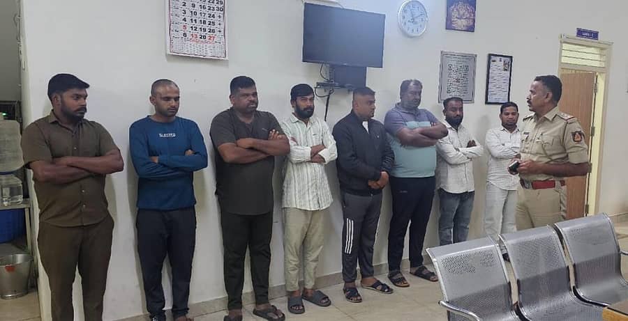 ರೌಡಿಗಳಿಗೆ ಎಚ್ಚರಿಕೆ ನೀಡಿದ ಪೊಲೀಸರು