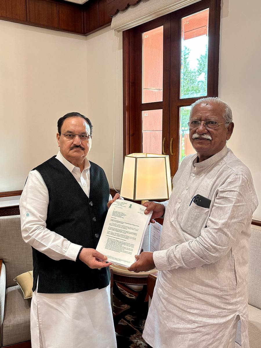 ನವದೆಹಲಿಯಲ್ಲಿ ಕೇಂದ್ರ ಆರೋಗ್ಯ ಸಚಿವ ಜೆ.ಪಿ.ನಡ್ಡಾ ಅವರನ್ನು ಇತ್ತೀಚೆಗೆ ಭೇಟಿಯಾದ ಸಂಸದ ರಮೇಶ ಜಿಗಜಿಣಗಿ ಅವರು ವಿಜಯಪುರದಲ್ಲಿ ಸರ್ಕಾರಿ ವೈದ್ಯಕೀಯ ಕಾಲೇಜು ಸ್ಥಾಪಿಸಲು ಕ್ರಮಕೈಗೊಳ್ಳುವಂತೆ ಮನವಿ ಮಾಡಿದರು