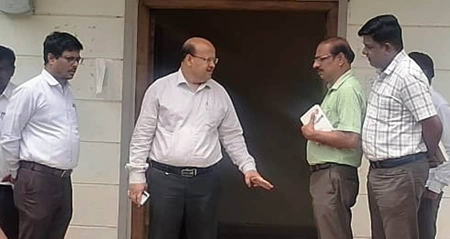 ಕುಷ್ಟಗಿಯಲ್ಲಿ ಬುಧವಾರ ಜಿಲ್ಲಾಧಿಕಾರಿ ಸುರೇಶ ಇಟ್ನಾಳ ಸಾಮಾಜಿಕ ಶೈಕ್ಷಣಿಕ ಸಮೀಕ್ಷೆ ಪ್ರಗತಿ ಪರಿಶೀಲಿಸಿದರು