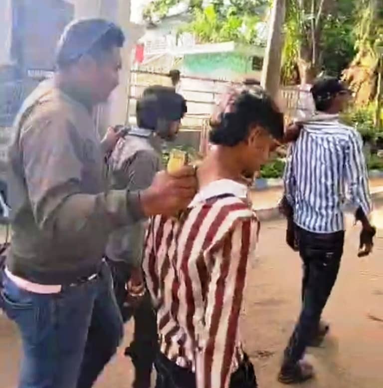 ರೈಲಿನಲ್ಲಿ ಗಾಂಜಾ ಸೇದುತ್ತಿದ್ದ ಮೂವರು ಯುವಕರನ್ನು ಪಾಂಡವಪುರ ರೈಲ್ವೆ ಪೊಲೀಸರು ವಶಕ್ಕೆ ಪಡೆದರು 