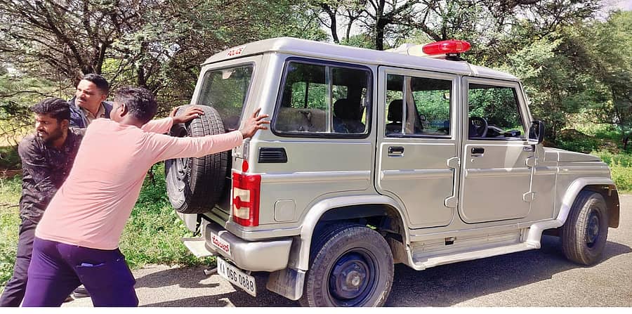 <div class="paragraphs"><p>ಎಲ್ಲೆಂದರಲ್ಲಿ ಕೆಟ್ಟು ನಿಲ್ಲುವ ‘112’ ಪೊಲೀಸ್ ತುರ್ತು ವಾಹನ</p></div>