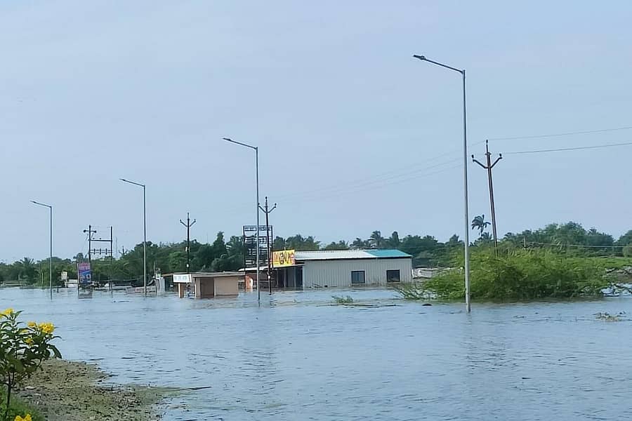 <div class="paragraphs"><p>ವಿಜಯಪುರ-ಸೋಲಾಪುರ ರಾಷ್ಟ್ರೀಯ ಹೆದ್ದಾರಿ</p></div>