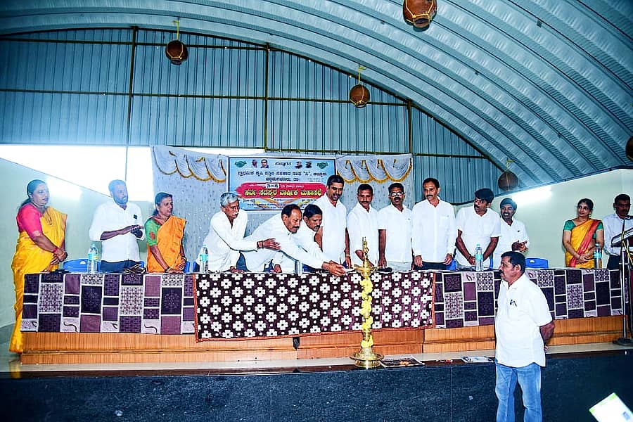 ಪಟ್ಟಣದ ಪ್ರಾಥಮಿಕ ಕೃಷಿ ಪತ್ತಿನ ಸಭಾಂಗಣದಲ್ಲಿ ಬುಧವಾರ ವಾರ್ಷಿಕ ಸಭೆ ನಡೆಯಿತು