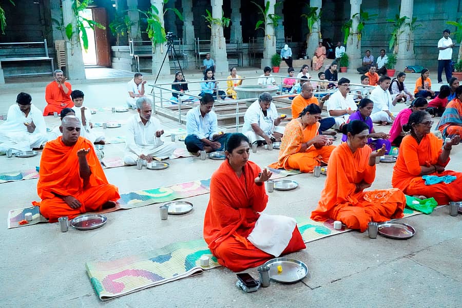 ಶರಣ ಸಂಸ್ಕೃತಿ ಉತ್ಸವದ ಅಂಗವಾಗಿ ಚಿತ್ರದುರ್ಗದ ಮುರುಘಾ ಮಠದಲ್ಲಿ ಬುಧವಾರ ಸಹಜ ಶಿವಯೋಗ ಪ್ರಾತ್ಯಕ್ಷಿಕೆ ನಡೆಯಿತು
