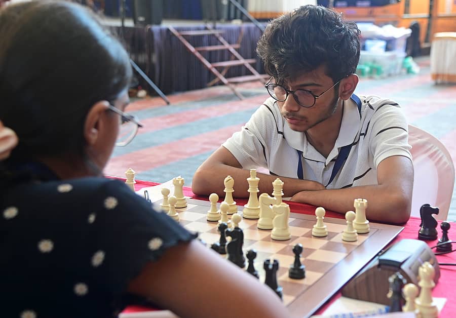 <div class="paragraphs"><p>ಎರಡನೇ ಸುತ್ತಿನಲ್ಲಿ ಕರ್ನಾಟಕದ ಶ್ರದ್ಧಾ ಎಸ್ ರೈ ವಿರುದ್ಧ ಸೆಣಸಿದ ಅಗ್ರ ಶ್ರೇಯಾಂಕಿತ ಎಂ.ಡಿ ಇಮ್ರಾನ್ </p></div>