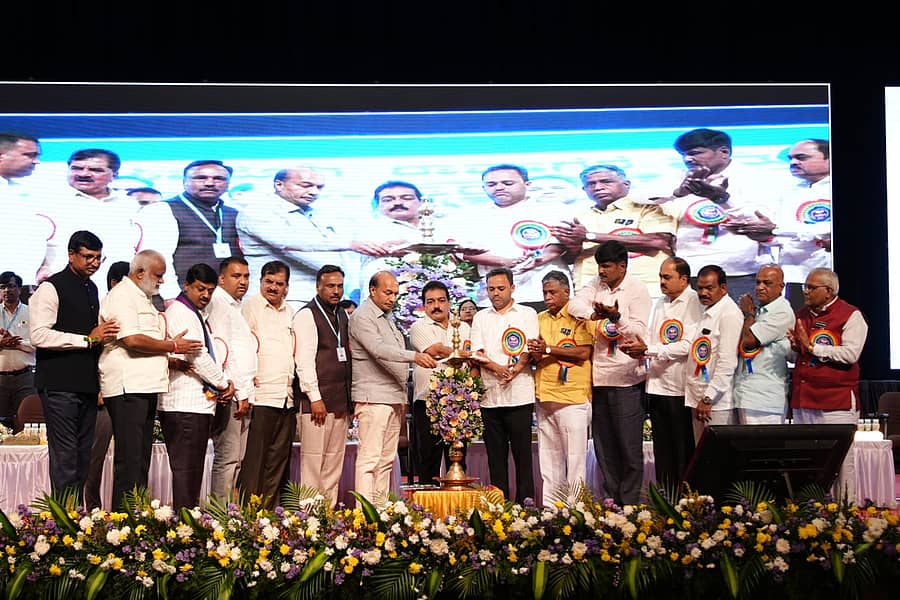 ಶಿವಮೊಗ್ಗದಲ್ಲಿ ಶುಕ್ರವಾರ ನಡೆದ ಶಿಮುಲ್ ವಾರ್ಷಿಕ ಸಾಮಾನ್ಯ ಸಭೆಯ ಉದ್ಘಾಟನೆಯ ನೋಟ