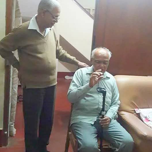 ಪ್ರೊ.ಪ್ರಧಾನ ಗುರುದತ್ತ ಅವರ  ಮೈಸೂರು ಮನೆಯಲ್ಲಿ ಎಸ್‌.ಎಲ್‌.ಭೈರಪ್ಪ ತಮಗಾಗಿಯೇ ಮೀಸಲಿಟ್ಟಿದ್ದ ಕುರ್ಚಿಯಲ್ಲಿ ಕುಳಿತ ಸಂದರ್ಭ.