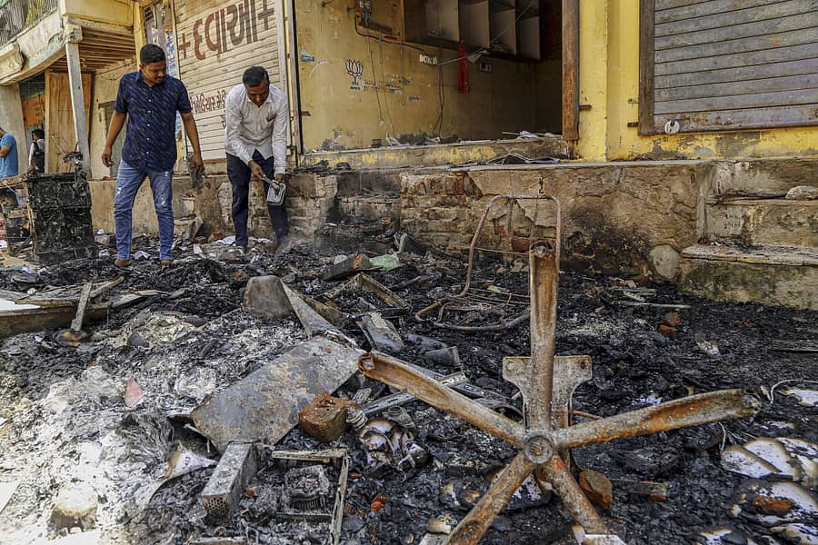 <div class="paragraphs"><p>ಗಲಭೆಯ ಬಳಿಕದ ದೃಶ್ಯಗಳು</p></div>