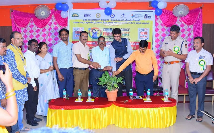 ಚಿತ್ರದುರ್ಗದಲ್ಲಿ ಗುರುವಾರ ಹಮ್ಮಿಕೊಂಡಿದ್ದ ಬಾಲ್ಯವಿವಾಹ, ಬಾಲಕಾರ್ಮಿಕ ಪದ್ಧತಿ ನಿಷೇಧ ತರಬೇತಿ ಕಾರ್ಯಾಗಾರವನ್ನು ಡಾ.ಎಸ್.ಆಕಾಶ್ ಉದ್ಘಾಟಿಸಿದರು