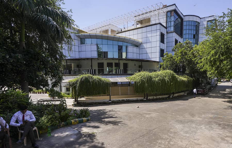 <div class="paragraphs"><p>ನವದೆಹಲಿಯ ವಸಂತ್‌ಕುಂಜ್‌ ಪ್ರದೇಶದಲ್ಲಿರುವ ಶ್ರೀ ಶಾರದಾ ಇನ್‌ಸ್ಟಿಟ್ಯೂಟ್‌ ಆಫ್‌ ಇಂಡಿಯನ್‌ ಮ್ಯಾನೇಜ್‌ಮೆಂಟ್‌ನ ಆವರಣ –ಪಿಟಿಐ ಚಿತ್ರ</p></div>