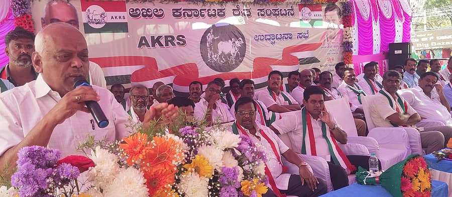 ಬಾಗೇಪಲ್ಲಿಯಲ್ಲಿ ನಡೆದ ಅಖಿಲ ಕರ್ನಾಟಕ ರೈತ ಸಂಘಟನೆಯ ಉದ್ಘಾಟನೆ ಕಾರ್ಯಕ್ರಮದಲ್ಲಿ ಮಾಜಿ ಸ್ವೀಕರ್ ಕೆ.ಆರ್.ರಮೇಶ್ ಕುಮಾರ್ ಮಾತನಾಡಿದರು