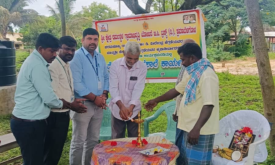 ನುಗ್ಗೇಹಳ್ಳಿ ಹೋಬಳಿಯ ಅಯ್ಯಾರಹಳ್ಳಿಯಲ್ಲಿ ಶ್ರೀ ಕ್ಷೇತ್ರ ಧರ್ಮಸ್ಥಳ ಗ್ರಾಮಾಭಿವೃದ್ಧಿ ಯೋಜನೆ ಕಲ್ಕೆರೆ ವಲಯದ ವತಿಯಿಂದ ಏರ್ಪಡಿಸಿದ್ದ ಕೃಷಿ ತರಬೇತಿ ಕಾರ್ಯಕ್ರಮವನ್ನು ಸಾವಯವ ಕೃಷಿಕ ಗಣೇಶ್ ಉದ್ಘಾಟಿಸಿದರು