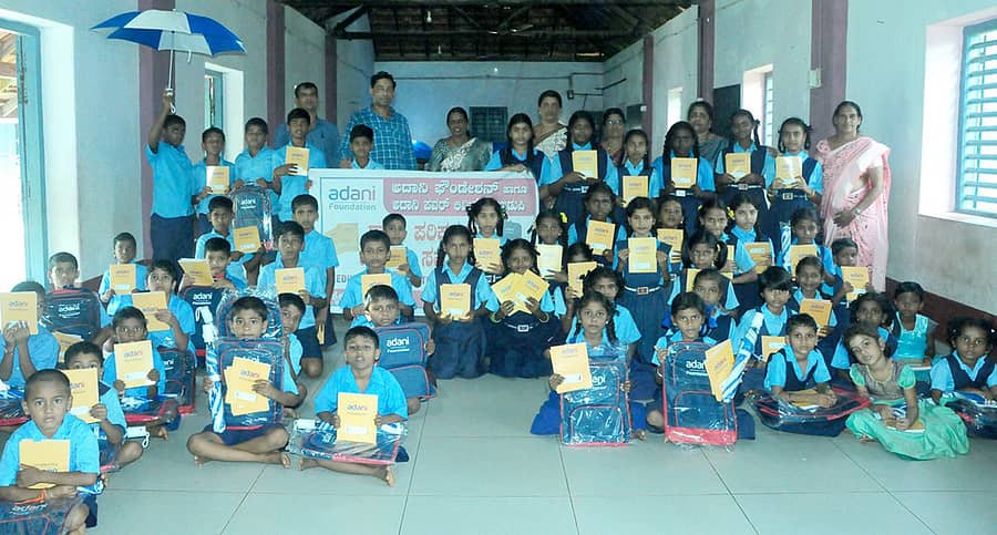 ಅದಾನಿ ಪವರ್ ಲಿಮಿಟೆಡ್ ಉಡುಪಿ ಟಿಪಿಪಿ ವತಿಯಿಂದ ಕಾಪು ತಾಲ್ಲೂಕಿನ ಸರ್ಕಾರಿ, ಅನುದಾದಿನ ಕನ್ನಡ ಮಾಧ್ಯಮ ಶಾಲೆಗಳ ವಿದ್ಯಾರ್ಥಿಗಳಿಗೆ ಶಿಕ್ಷಣ ಪರಿಕರಗಳನ್ನು ವಿತರಿಸಲಾಯಿತು