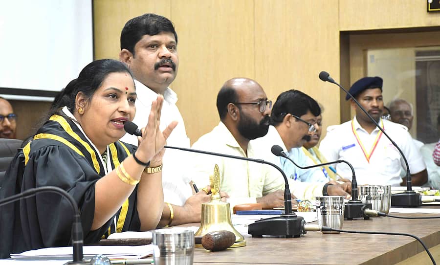 ಧಾರವಾಡದಲ್ಲಿ ಶುಕ್ರವಾರ ನಡೆದ ಸಾಮಾನ್ಯ ಸಭೆಯಲ್ಲಿ ಮೇಯರ್‌ ಜ್ಯೋತಿ ಪಾಟೀಲ ಮಾತನಾಡಿದರು ಪ್ರಜಾವಾಣಿ ಚಿತ್ರ
