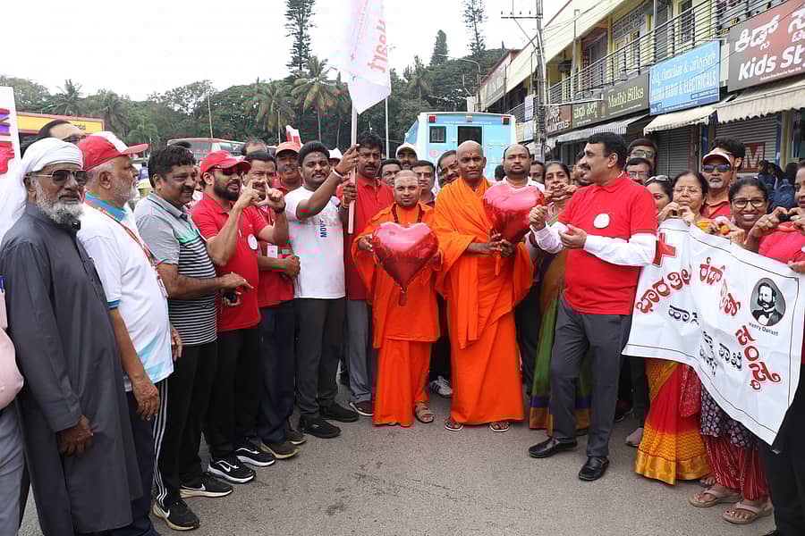 ಹಾಸನದ ಹೇಮಾವತಿ ಪ್ರತಿಮೆಯ ಬಳಿ ಶುಕ್ರವಾರ ವಾಕಥಾನ್ಗೆ ಚಾಲನೆ ನೀಡಲಾಯಿತು.