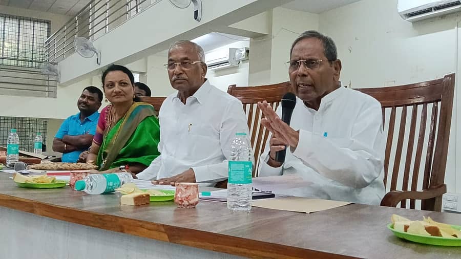 ಬಾಗಲಕೋಟೆಯಲ್ಲಿ ಶುಕ್ರವಾರ ನಡೆದ ನಗರಸಭೆ ಸಾಮಾನ್ಯಸಭೆಯಲ್ಲಿ ಶಾಸಕ ಎಚ್.ವೈ. ಮೇಟಿ ಮಾತನಾಡಿದರು