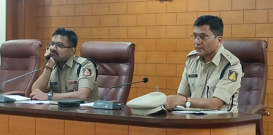 ಜಿಲ್ಲಾ ಪೊಲೀಸ್‌ ವರಿಷ್ಠಾಧಿಕಾರಿ ಹರಿರಾಮ್‌ ಶಂಕರ್‌ ಅಧ್ಯಕ್ಷತೆಯಲ್ಲಿ ಸಭೆ ನಡೆಯಿತು