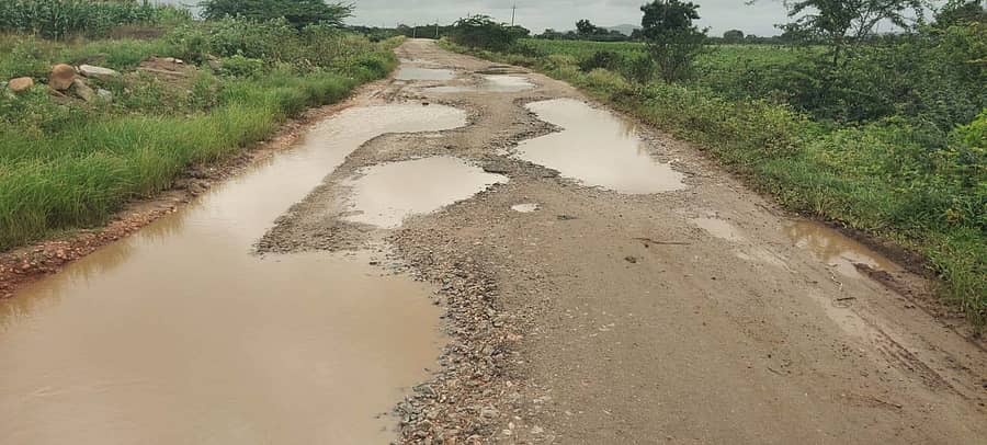 ಲಕ್ಷ್ಮೇಶ್ವರ ತಾಲ್ಲೂಕಿನ ಬಾಲೆಹೊಸೂರು ಮುಖ್ಯ ರಸ್ತೆ ಸ್ಥಿತಿ