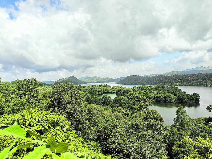 <div class="paragraphs"><p>ಅಥಿರಪ್ಪಳ್ಳಿಯಿಂದ ವಾಲ್‌ಪರೈಗೆ ಹೋಗುವ ದಾರಿಯಲ್ಲಿ ಕಂಡ ರಮಣೀಯ ದೃಶ್ಯ</p></div>