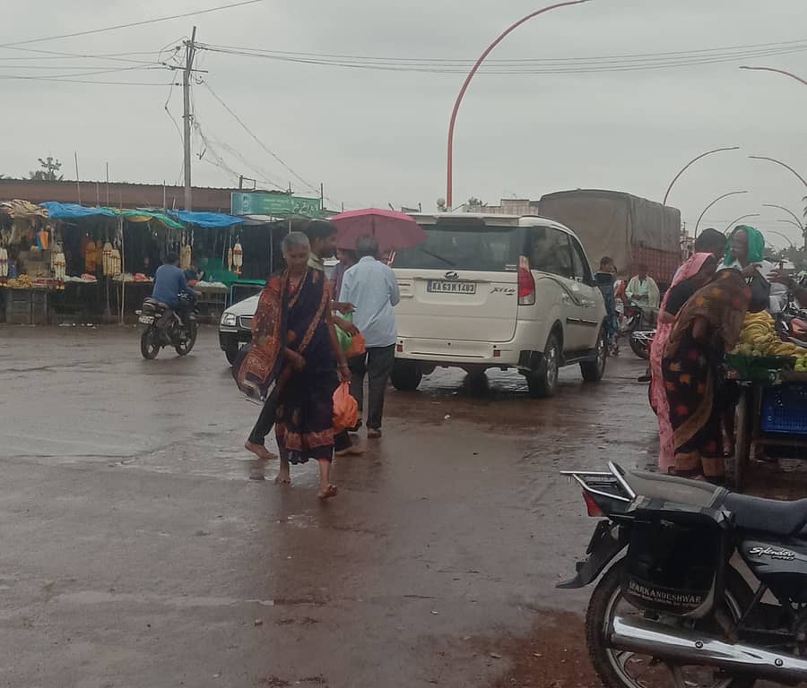ನರಗುಂದದಲ್ಲಿ ಮಳೆ ಸುರಿದು ಸಾರ್ವಜನಿಕರಿಗೆ ತೊಂದರೆಯಾಯಿತು