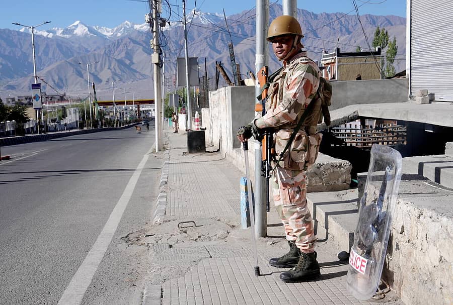 <div class="paragraphs"><p>ಲಡಾಖ್ನಲ್ಲಿ ಕರ್ಫ್ಯೂ ಜಾರಿಗೊಳಿಸಲಾಗಿದೆ</p></div>