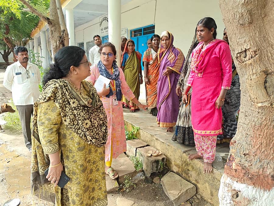 ಕಲಬುರಗಿ ತಾಲ್ಲೂಕಿನ ಕೂಡಿ ದರ್ಗಾ ಶಾಲೆಯ ಕಾಳಜಿ ಕೇಂದ್ರಕ್ಕೆ ಕಲಬುರಗಿ ವಿಭಾಗದ ಪ್ರಾದೇಶಿಕ ಆಯುಕ್ತೆ ಜಹೀರಾ ನಸ್ಸಿಮ್ ಭೇಟಿ ನೀಡಿದರು