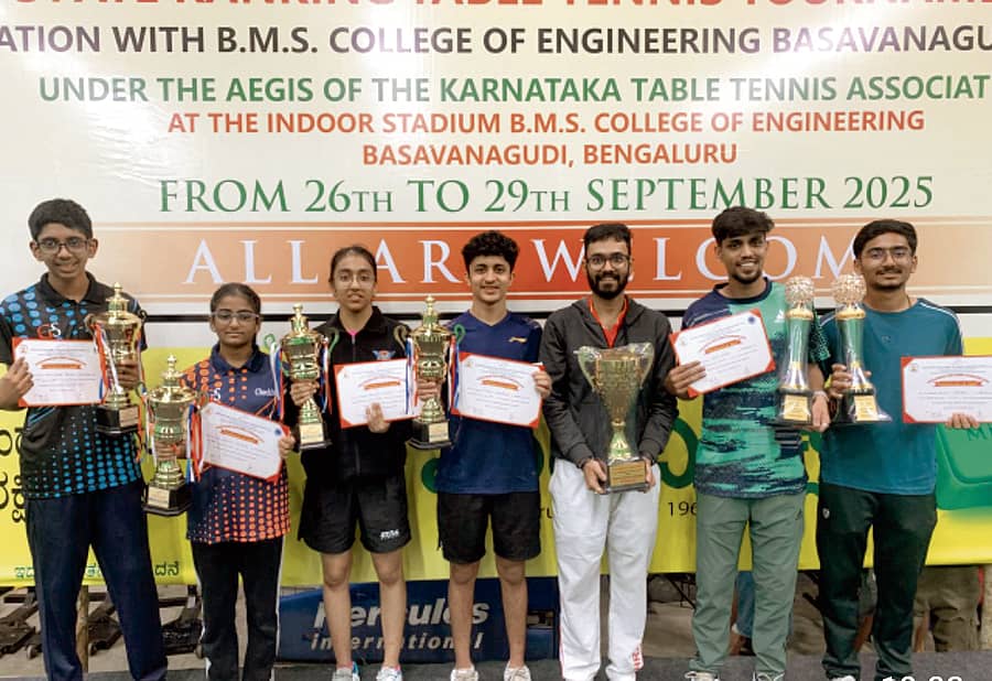 (ಎಡದಿಂದ) ಪ್ರಶಸ್ತಿಯೊಂದಿಗೆ ಅಮನ್‌ ಜಾರ್ಜ್‌ ಥಾಮಸ್‌, ಲಕ್ಷ್ಮಿ ಆಶ್ರಿತಾ, ಅಥರ್ವ ನವರಂಗೆ ಹಾಗೂ ಹಿಮಾಂಶಿ ಚೌಧರಿ
