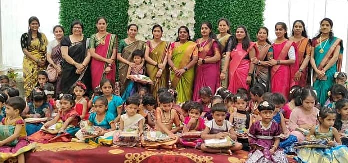 ಕೆ.ಆರ್.ಪೇಟೆ ಪಟ್ಟಣದ ಜಯನಗರ ಬಡಾವಣೆಯಲ್ಲಿರುವ ಫಸ್ಟ್ ಕ್ರೈ ಇಂಟಲಿಟಾಟ್ಸ್ ಶಾಲೆಯಲ್ಲಿ ಆಯೋಜಿಸಿದ್ದ ಆರು ವರ್ಷದೊಳಗಿನ ಪುಟಾಣಿ ಮಕ್ಕಳ ಬಾಲ ದಸರಾ ಸಮಾರಂಭದಲ್ಲಿ ಮಕ್ಕಳು ಭಾಗವಹಿಸಿದ್ದರು