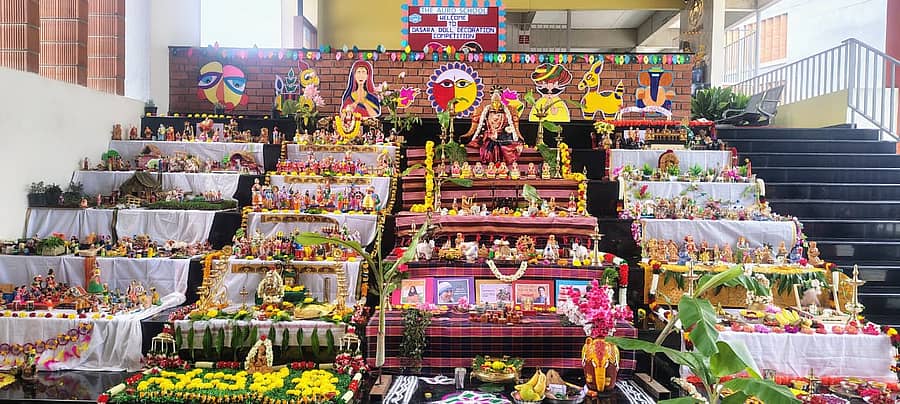 <div class="paragraphs"><p>ಹಾರೋಹಳ್ಳಿ ತಾಲ್ಲೂಕಿನಲ್ಲಿ ದಸರಾ ಹಬ್ಬದ ಪ್ರಯುಕ್ತ ಗೊಂಬೆ ಪ್ರದರ್ಶನ ನಡೆಯಿತು</p></div>